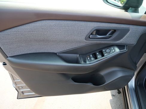 Used 2023 Nissan Rogue S AWD/4WD image 16
