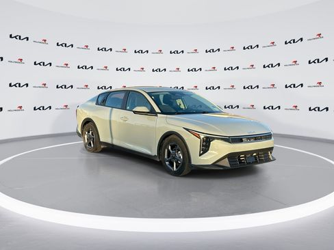 Used 2025 Kia K4 LXS image 2