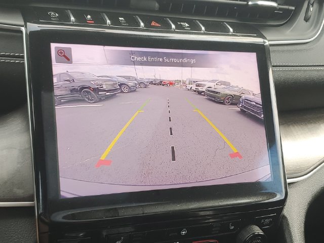Used 2023 Jeep Grand Cherokee Limited w/ Luxury Tech Group II AWD/4WD image 28