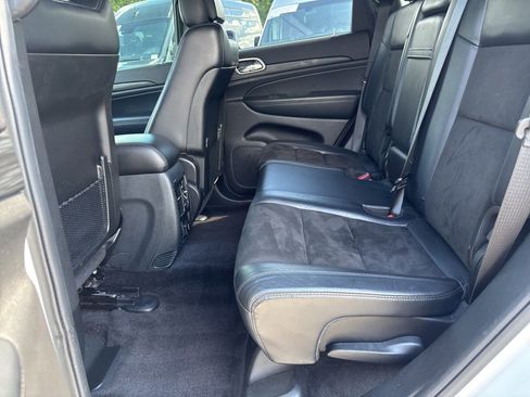 Used 2019 Jeep Grand Cherokee Altitude image 21