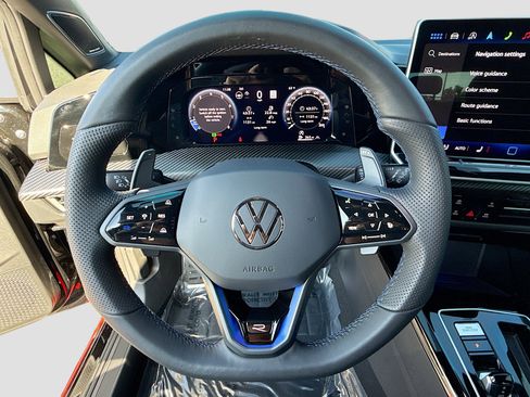 Used 2025 Volkswagen Golf R Black Edition image 28