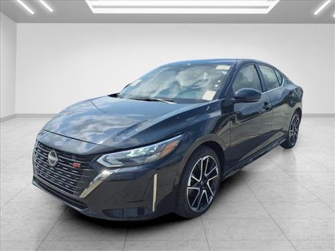 Used 2025 Nissan Sentra SR FWD image 4