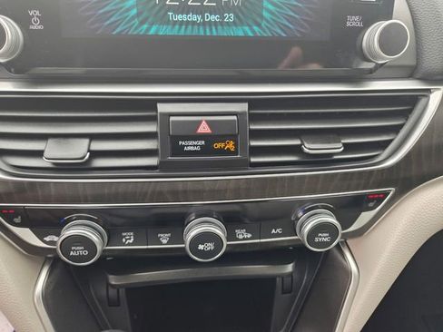 Used 2018 Honda Accord EX image 17