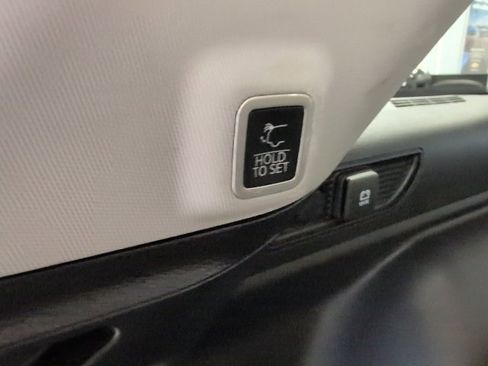 Used 2023 Jeep Grand Cherokee Limited w/ Luxury Tech Group II image 34