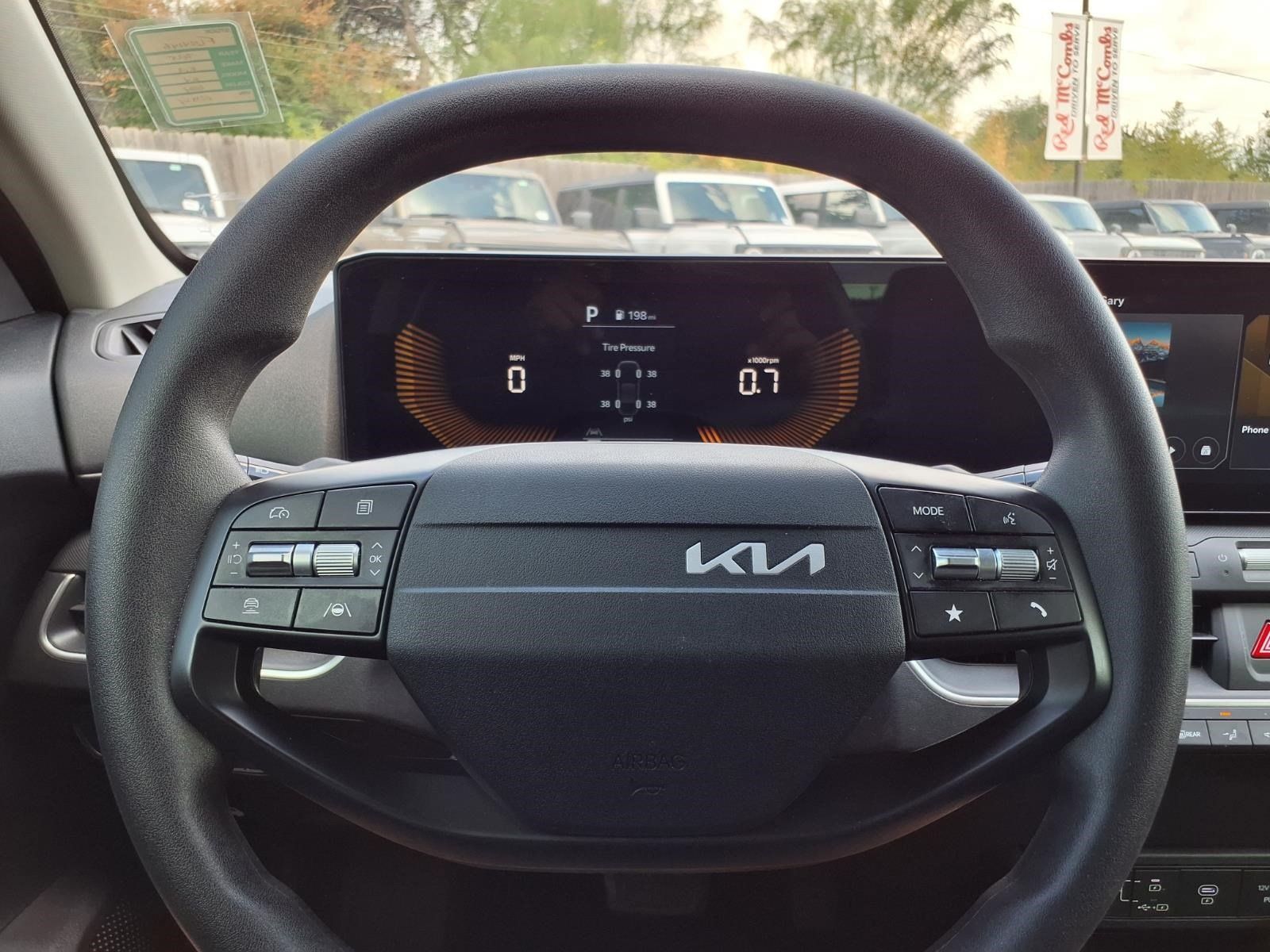 Used 2025 Kia K4 FWD image 27