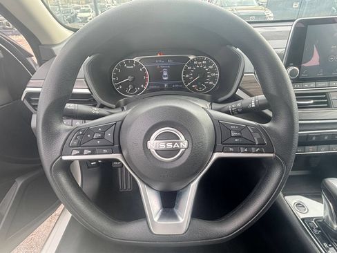 Used 2025 Nissan Altima 2.5 SV FWD image 25