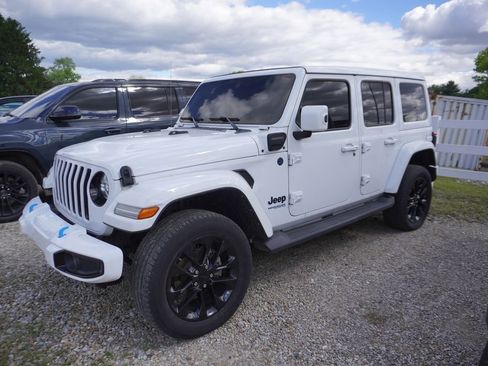 Used 2021 Jeep Wrangler Unlimited Sahara AWD/4WD image 1