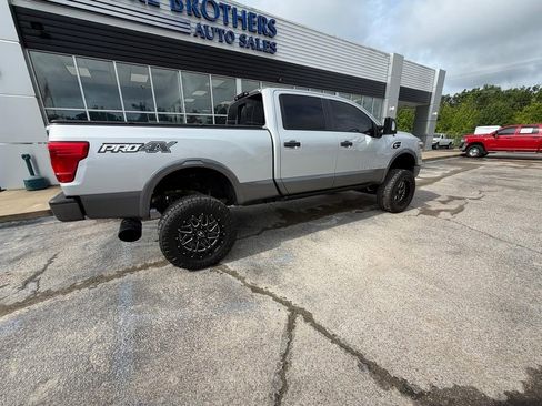 Used 2018 Nissan Titan PRO-4X w/ Pro-4x Convenience Package AWD/4WD image 4