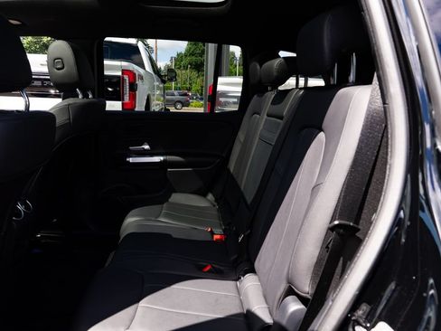 Used 2025 Mercedes-Benz GLB 250 4MATIC image 21