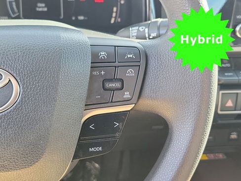 Used 2025 Toyota Camry LE image 6