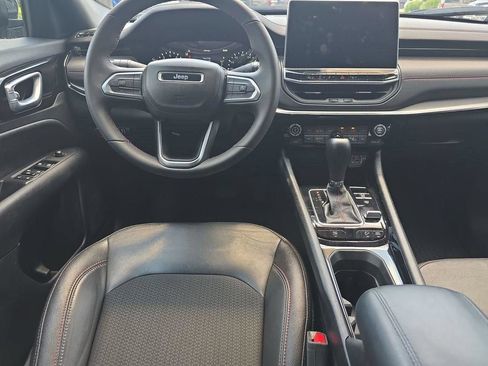 Used 2025 Jeep Compass Trailhawk AWD/4WD image 18