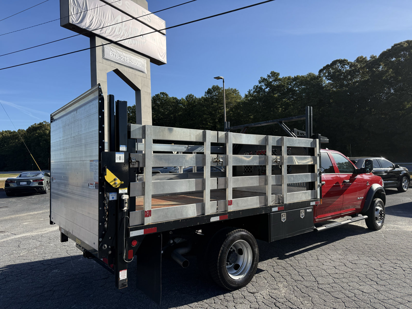 Used 2022 RAM 5500 Tradesman w/ Chrome Appearance Group RWD image 2