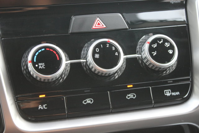 Used 2023 Kia Sorento LX AWD/4WD image 7