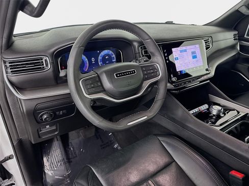 Used 2025 Jeep Wagoneer 2WD image 9