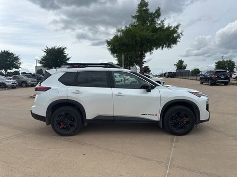 Certified 2025 Nissan Rogue SV AWD/4WD image 7