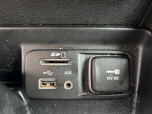 Used 2018 Jeep Cherokee Limited image 19