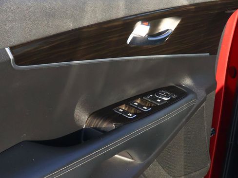 Used 2020 Kia Sorento LX image 14