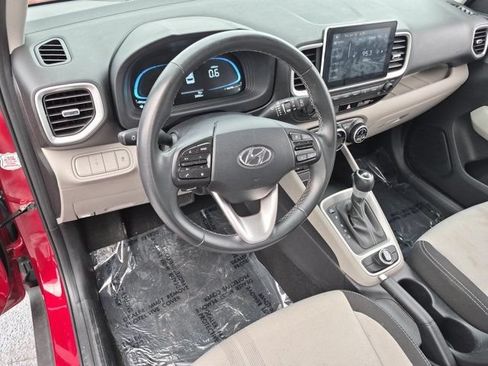 Used 2025 Hyundai Venue SEL FWD image 15