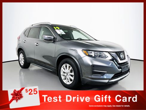Used 2019 Nissan Rogue SV image 1