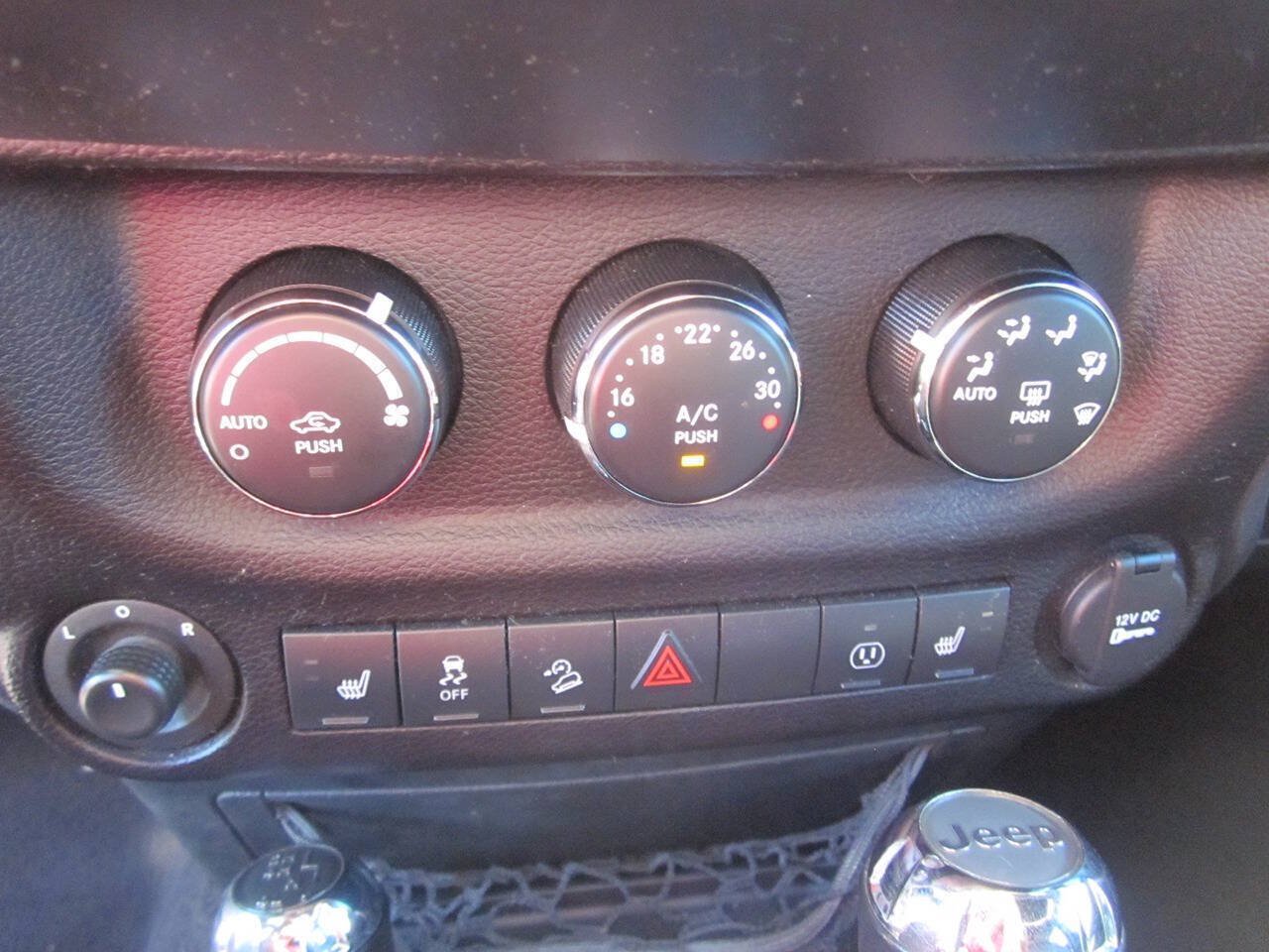 Used 2016 Jeep Wrangler Unlimited Rubicon w/ Max Tow Package AWD/4WD image 21
