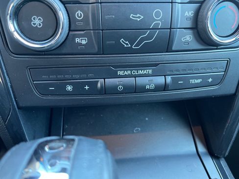 Used 2018 Ford Explorer XLT image 20