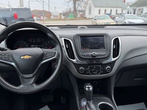 Used 2020 Chevrolet Equinox LS w/ LS Convenience Package FWD image 16