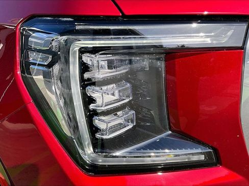 Used 2023 GMC Yukon Denali w/ Advanced Technology Package image 25