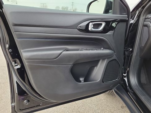 New 2026 Jeep Compass Limited image 16