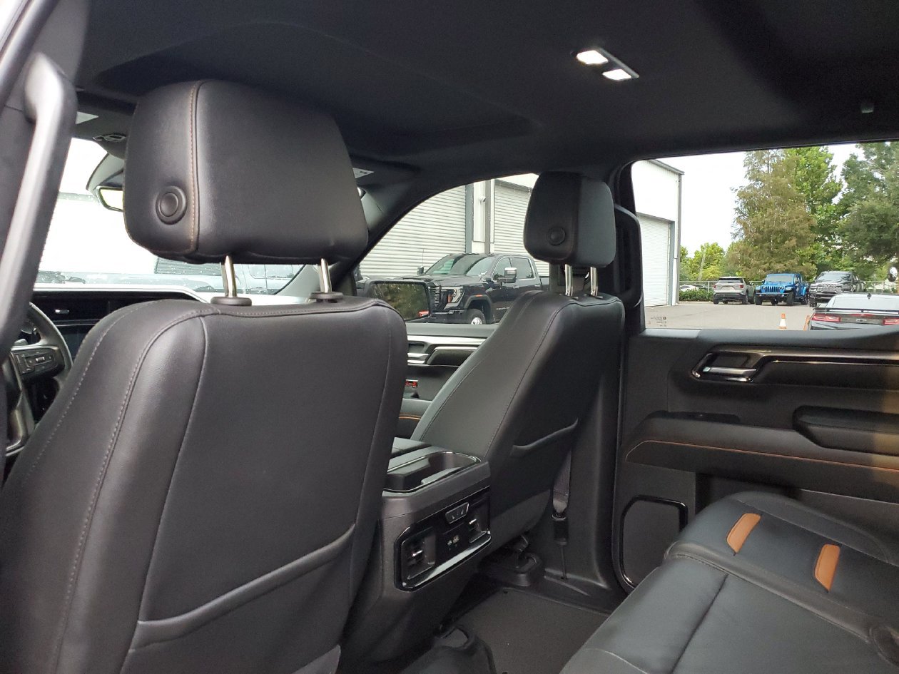 Used 2024 GMC Sierra 1500 AT4 w/ Technology Package AWD/4WD image 10