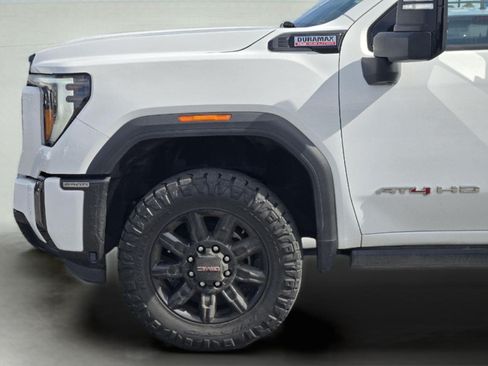Used 2024 GMC Sierra 2500 AT4 w/ AT4 Premium Plus Package AWD/4WD image 9
