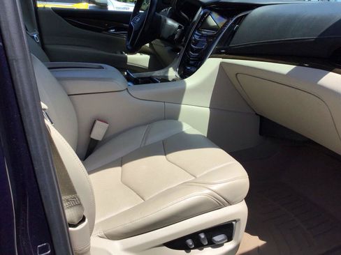 Used 2020 Cadillac Escalade Luxury RWD image 8