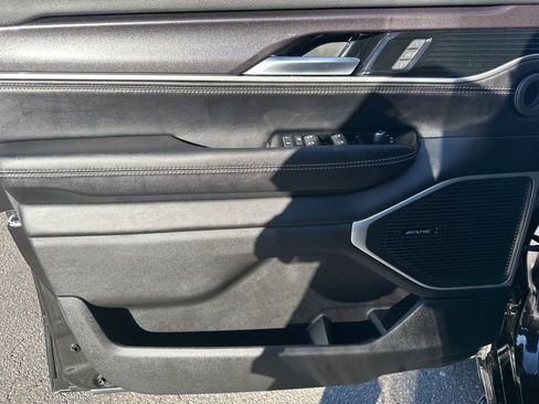 Used 2023 Jeep Wagoneer Base image 19