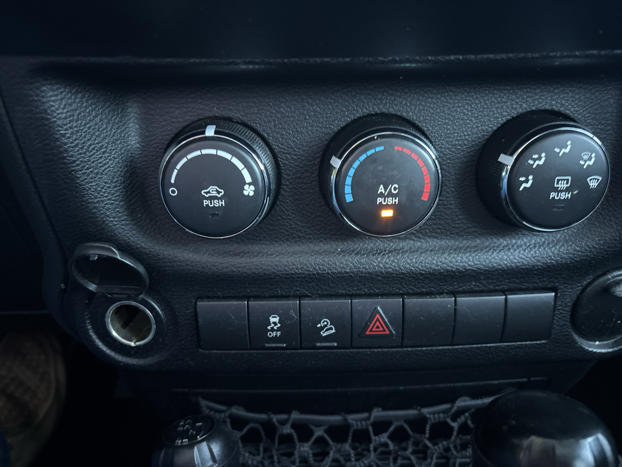 Used 2012 Jeep Wrangler Unlimited Sport AWD/4WD image 20