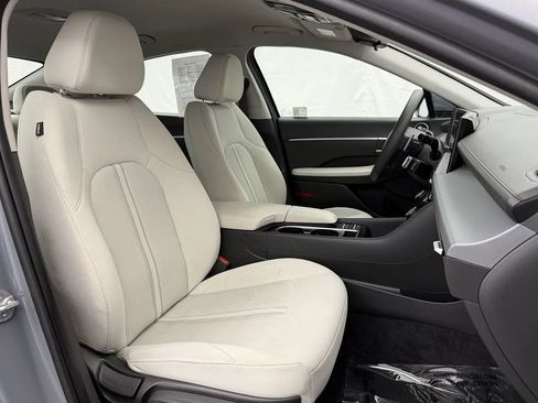 Used 2025 Hyundai Sonata SEL FWD image 3