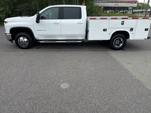 Used 2023 Chevrolet Silverado 3500 LT w/ Convenience Package AWD/4WD image 6