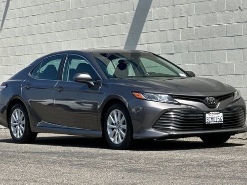 Used 2018 Toyota Camry LE FWD image 2