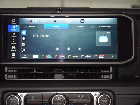 Used 2025 Jeep Gladiator Rubicon AWD/4WD image 29