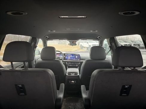 Used 2025 Chevrolet Traverse LT w/ Driver Confidence Package image 14