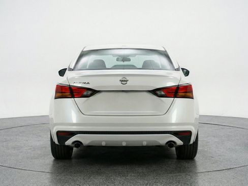 Used 2025 Nissan Altima 2.5 SV FWD image 7