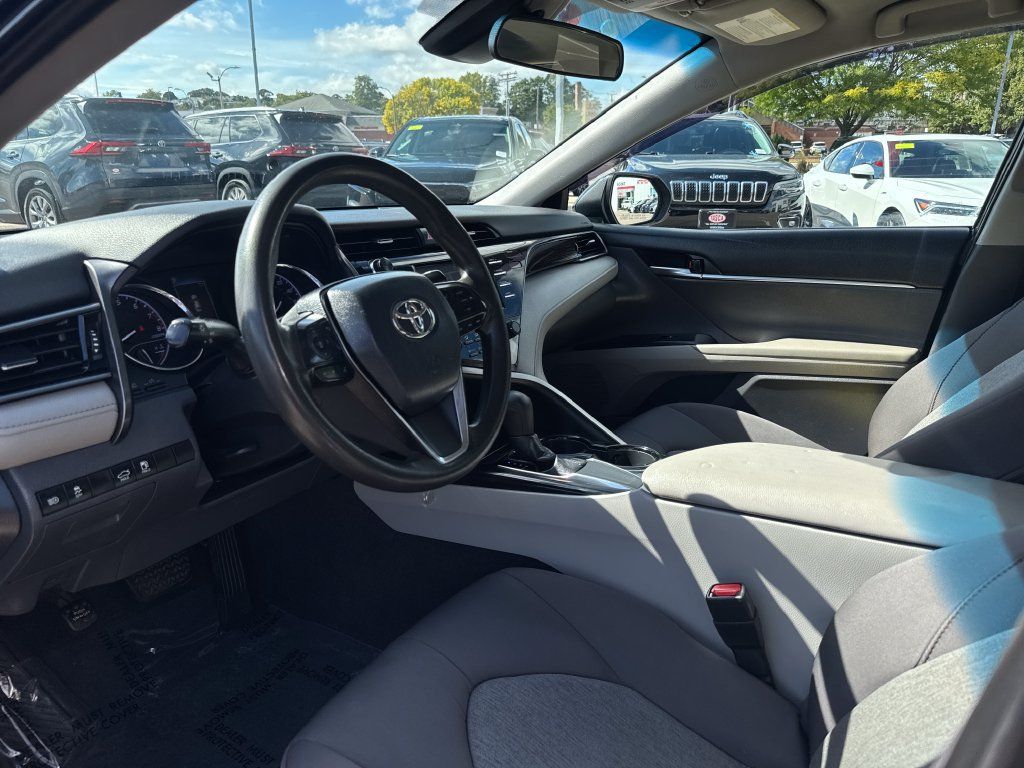 Used 2019 Toyota Camry LE FWD image 13