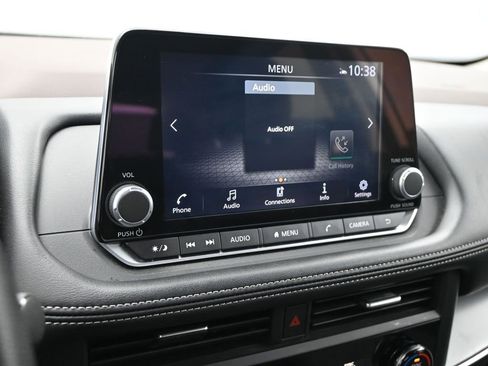 Used 2023 Nissan Rogue SV image 17