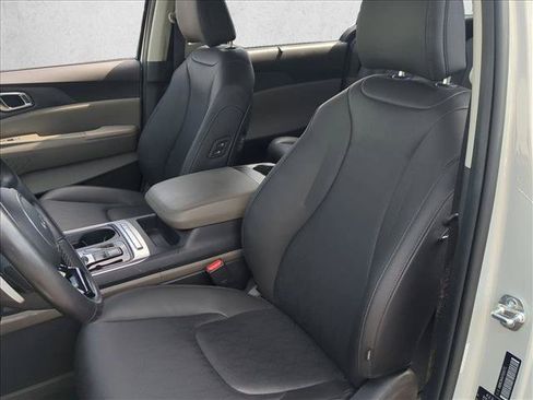 Used 2026 Kia Carnival EX FWD image 16