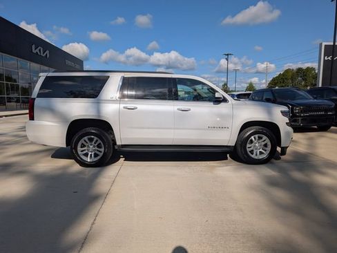 Used 2020 Chevrolet Suburban LT w/ Luxury Package RWD image 2