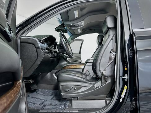 Used 2020 Chevrolet Suburban LT image 24