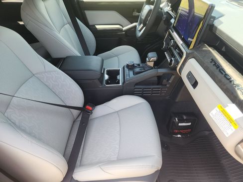 Used 2026 Toyota Tacoma Limited AWD/4WD image 13
