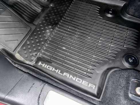 Used 2020 Toyota Highlander Limited image 36