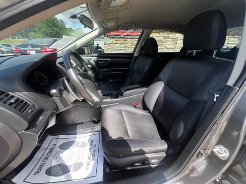 Used 2017 Nissan Altima 2.5 SR w/ LED Appearance Package image 15