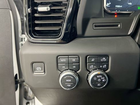 Used 2025 GMC Sierra 1500 AT4 AWD/4WD image 19
