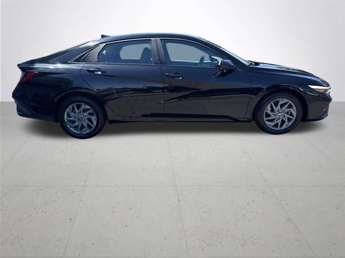 Used 2024 Hyundai Elantra SEL FWD image 5