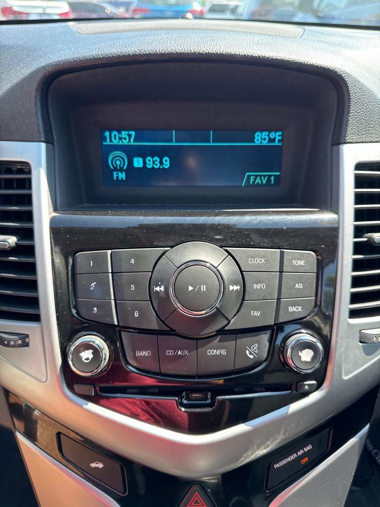 Used 2016 Chevrolet Cruze LT w/ Sun And Sound Package FWD image 10